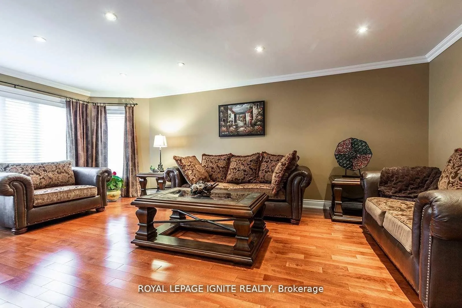 Photo 5 of 16 Chalmers Court, Brampton, Heart Lake — HOMEH
