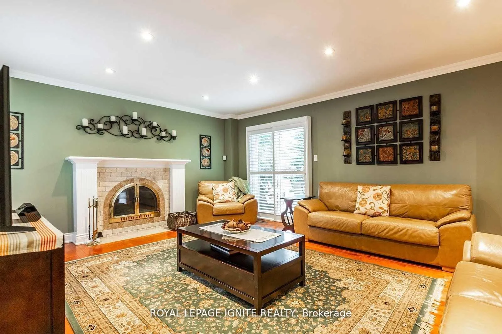 Photo 7 of 16 Chalmers Court, Brampton, Heart Lake — HOMEH