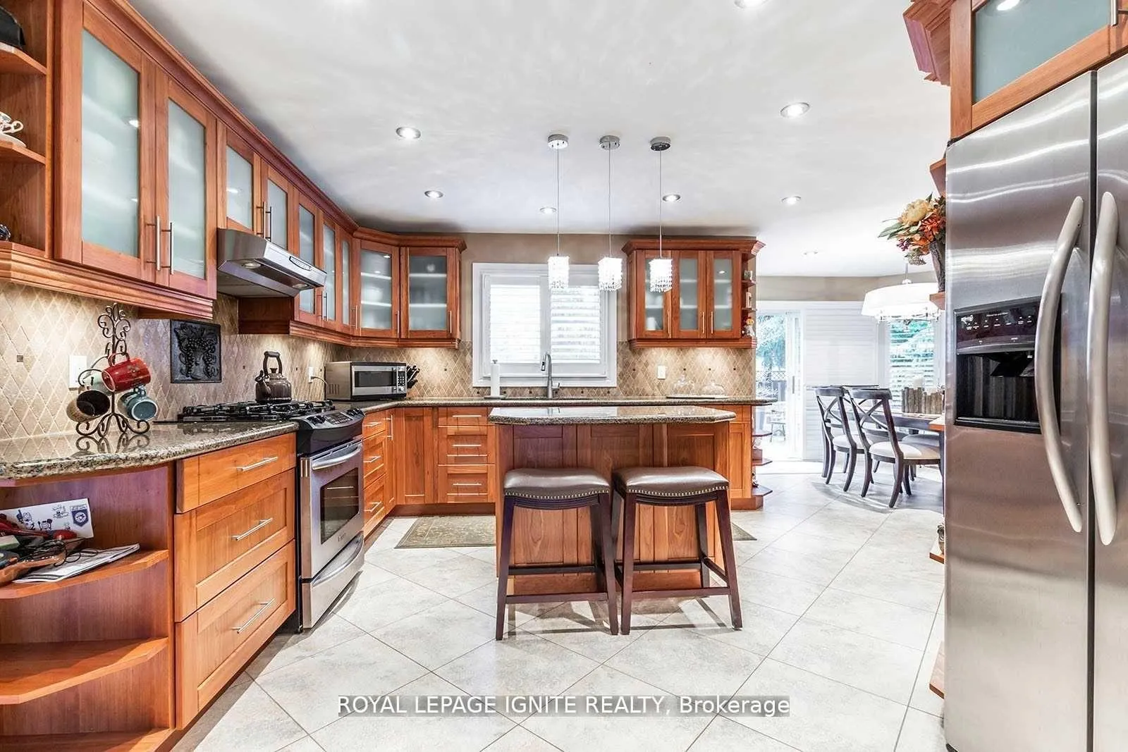 Photo 8 of 16 Chalmers Court, Brampton, Heart Lake — HOMEH