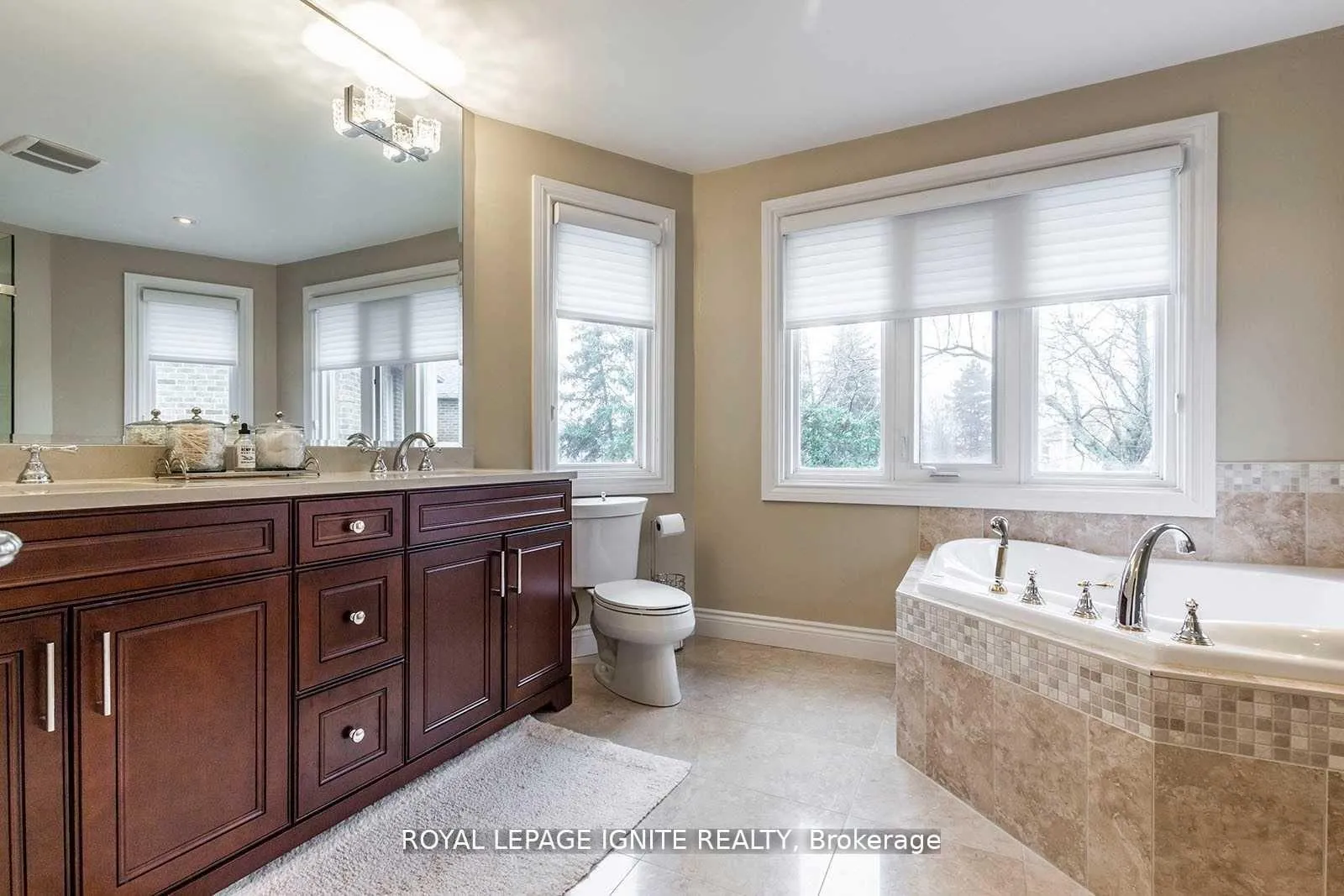 Photo 10 of 16 Chalmers Court, Brampton, Heart Lake — HOMEH