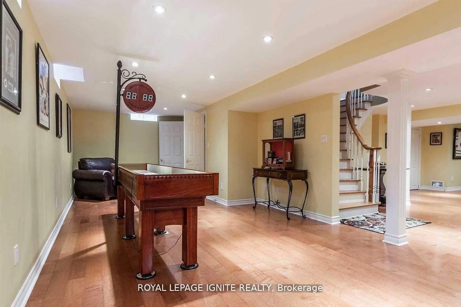 Photo 13 of 16 Chalmers Court, Brampton, Heart Lake — HOMEH