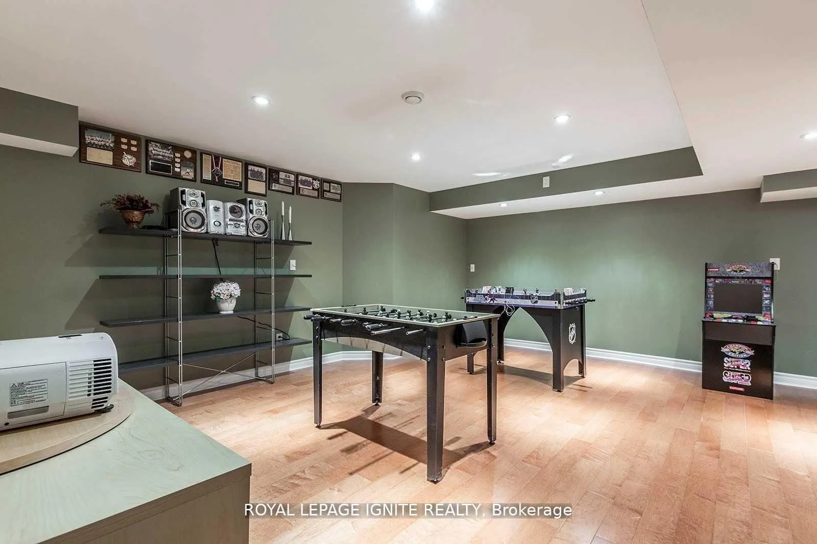 Photo 14 of 16 Chalmers Court, Brampton, Heart Lake — HOMEH