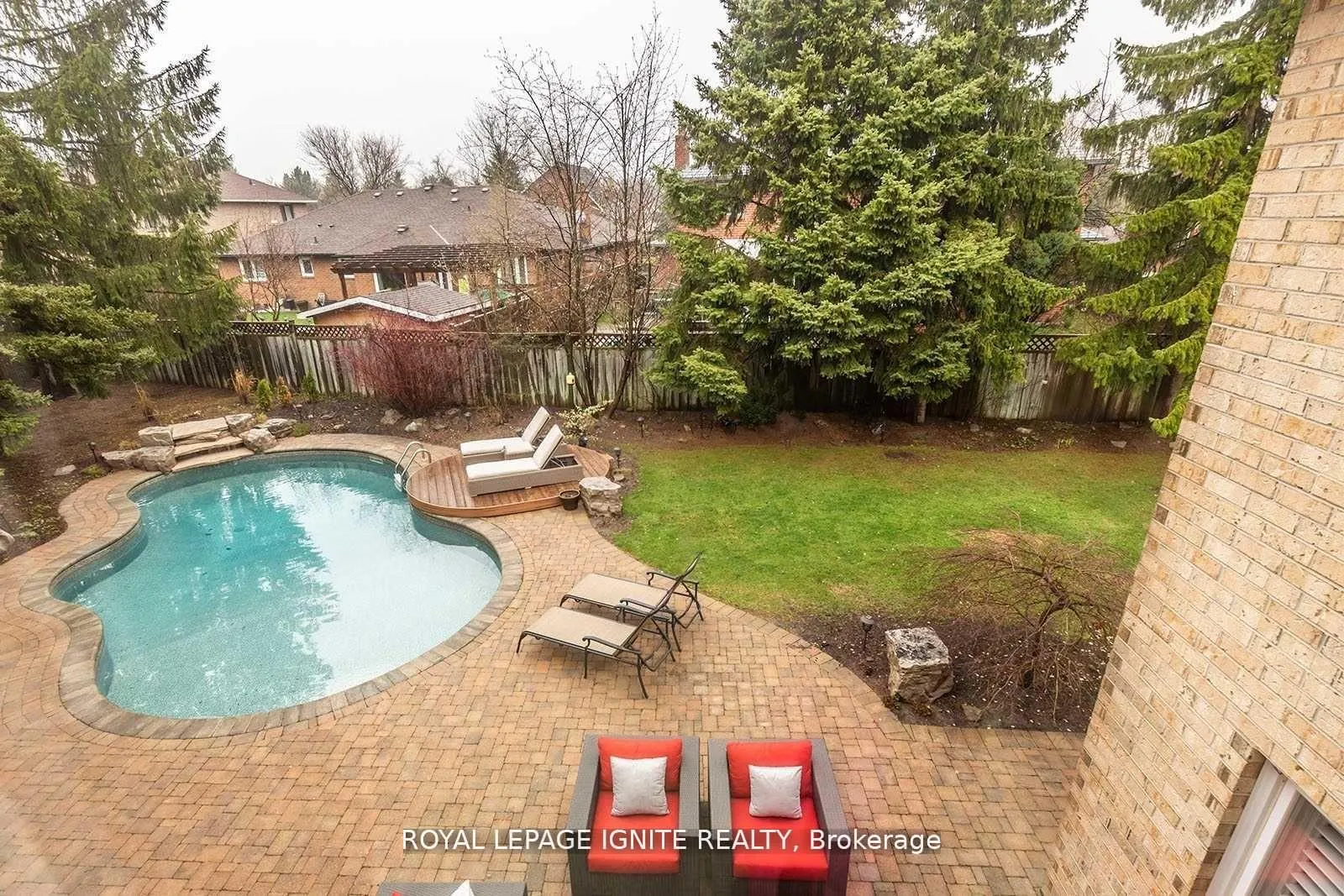 Photo 15 of 16 Chalmers Court, Brampton, Heart Lake — HOMEH