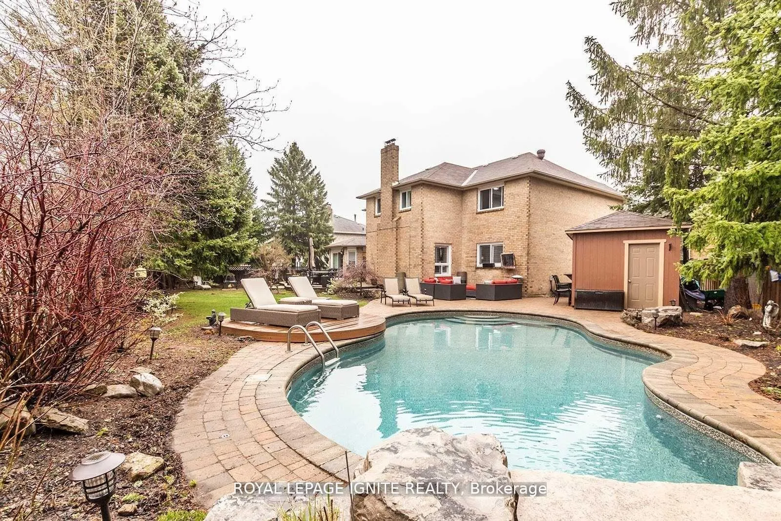 Photo 18 of 16 Chalmers Court, Brampton, Heart Lake — HOMEH