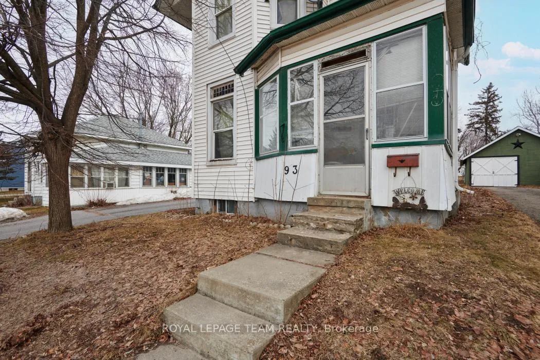 Photo 2 of 93 Queen Street, Smiths Falls — HOMEH