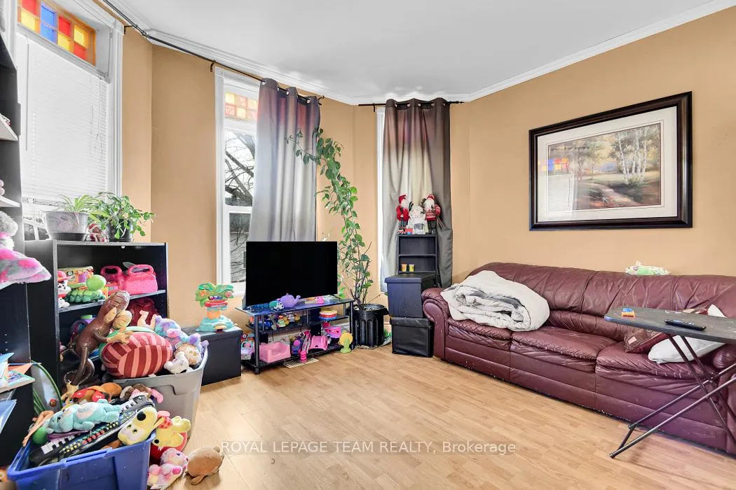 Photo 6 of 93 Queen Street, Smiths Falls — HOMEH