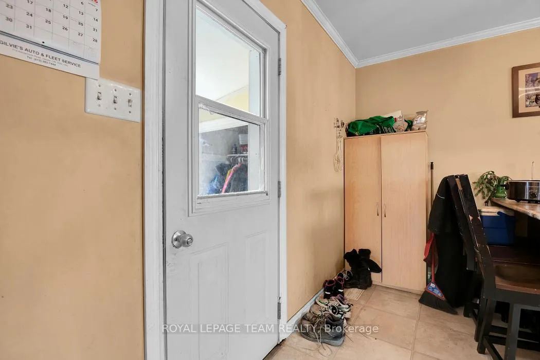 Photo 15 of 93 Queen Street, Smiths Falls — HOMEH