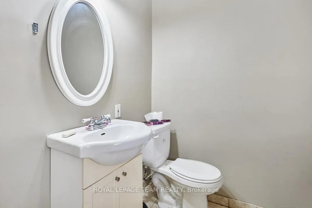 Photo 17 of 93 Queen Street, Smiths Falls — HOMEH