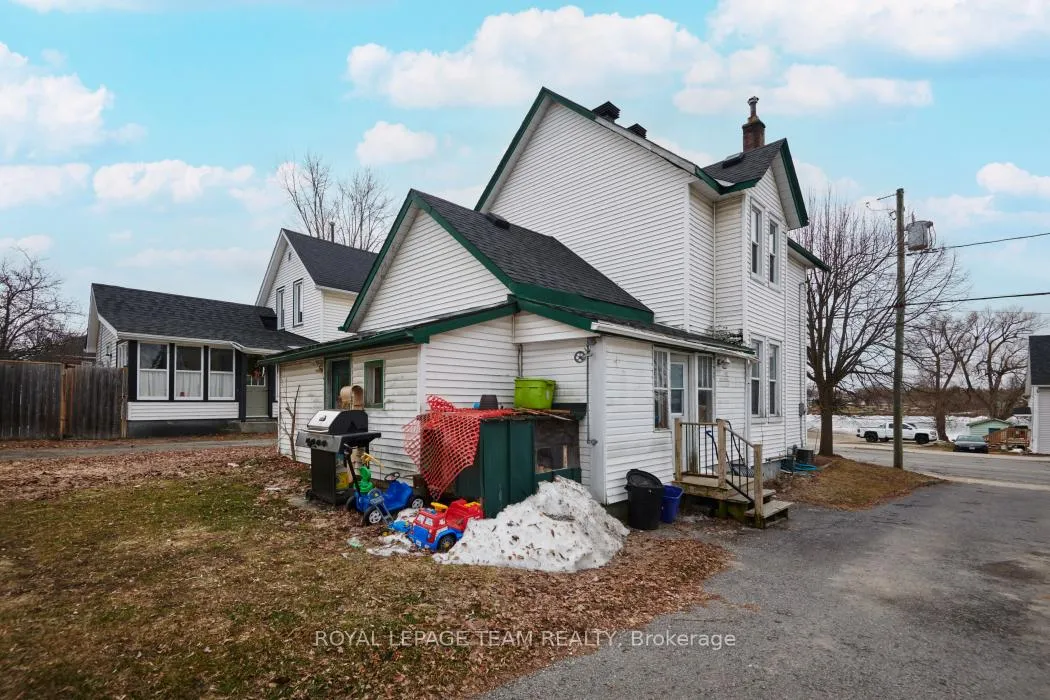Photo 28 of 93 Queen Street, Smiths Falls — HOMEH