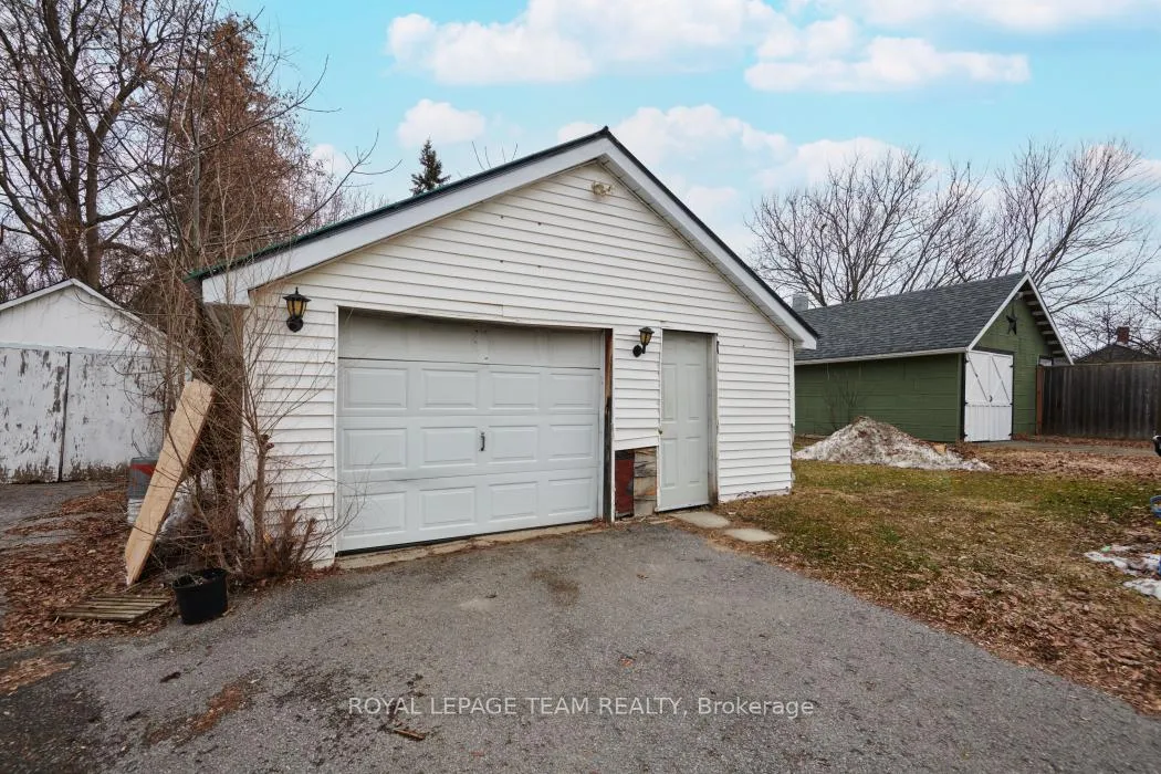 Photo 31 of 93 Queen Street, Smiths Falls — HOMEH