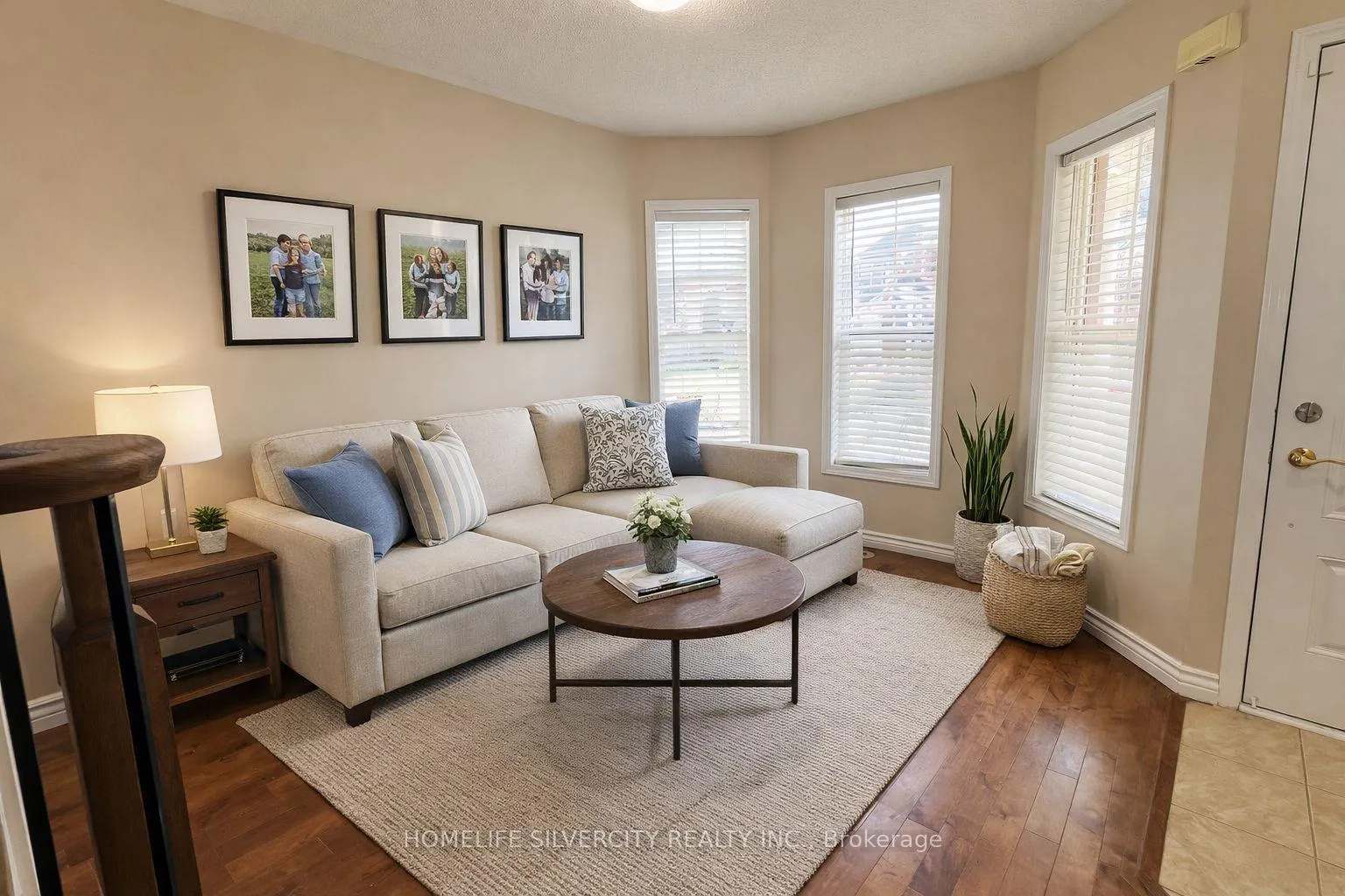Photo 4 of 907 Zelinsky Crescent, Milton, Coates — HOMEH
