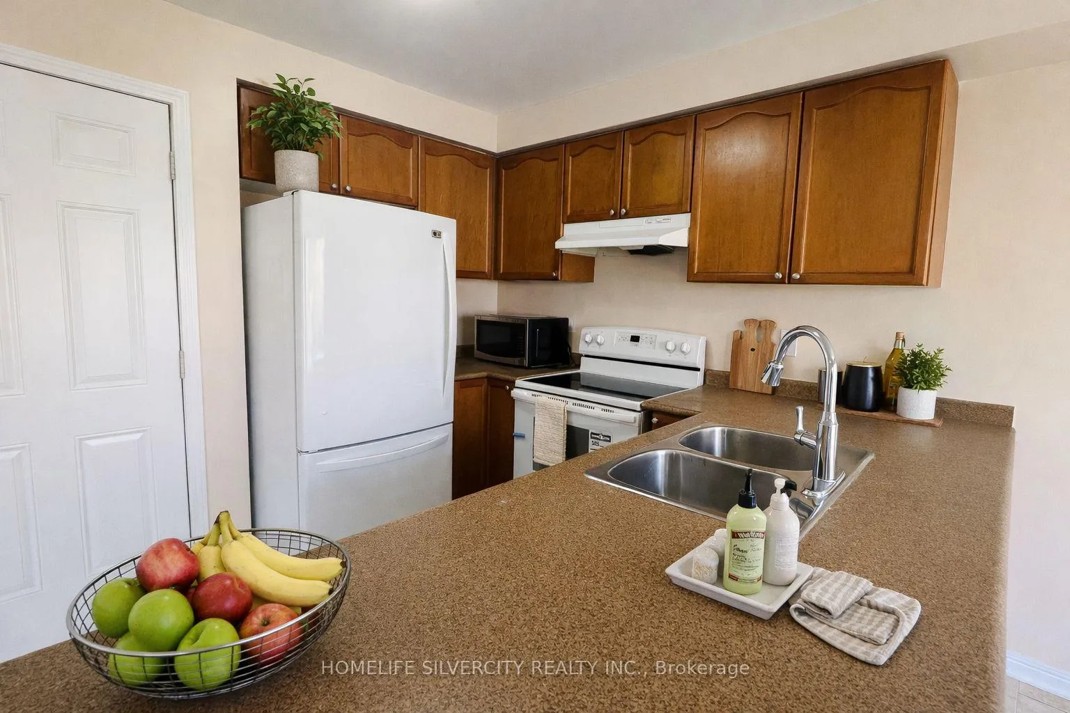 Photo 6 of 907 Zelinsky Crescent, Milton, Coates — HOMEH