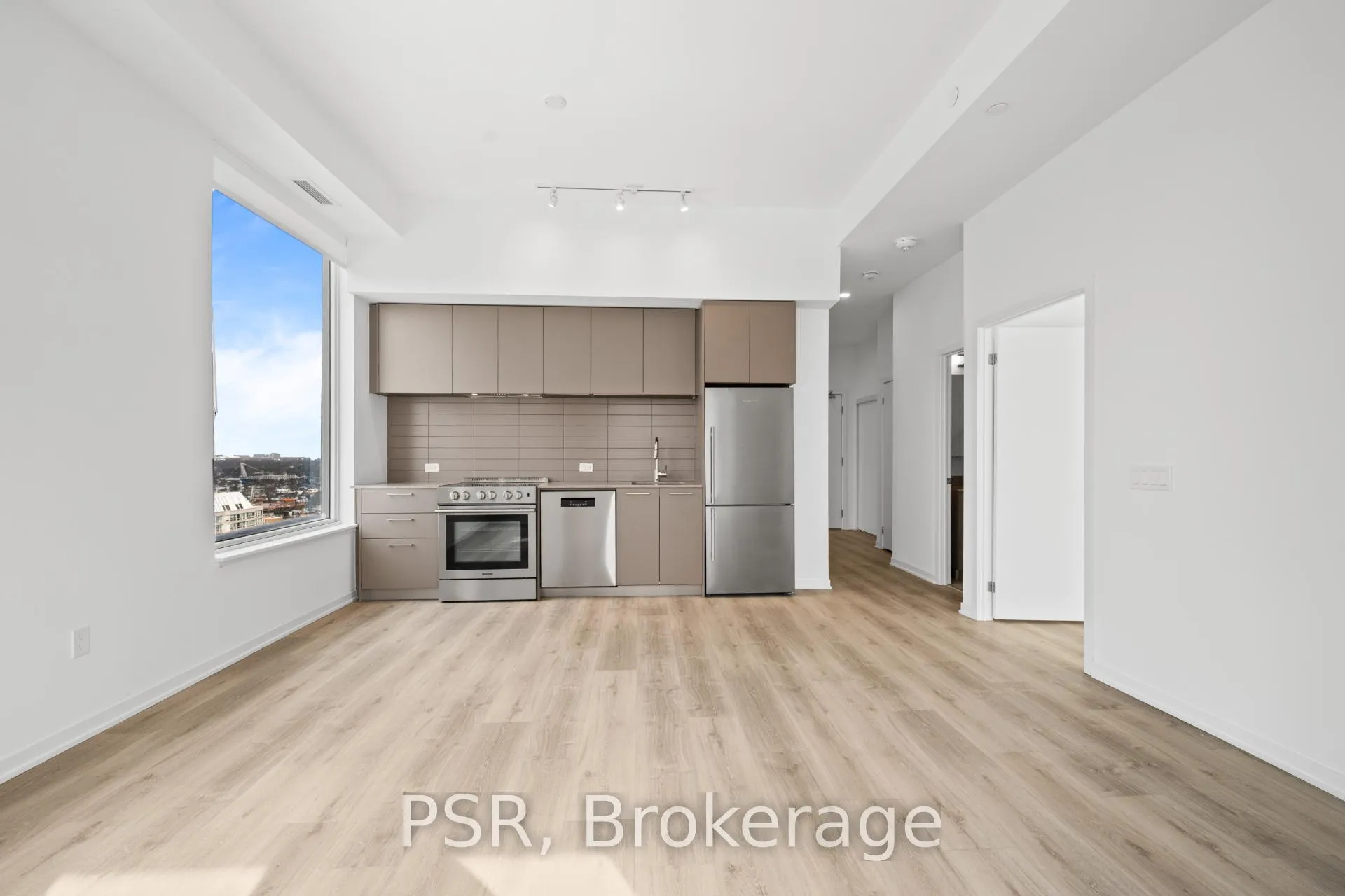 Photo 3 of Unit 1909, 101 Roehampton Avenue, Toronto, Mount Pleasant West — HOMEH
