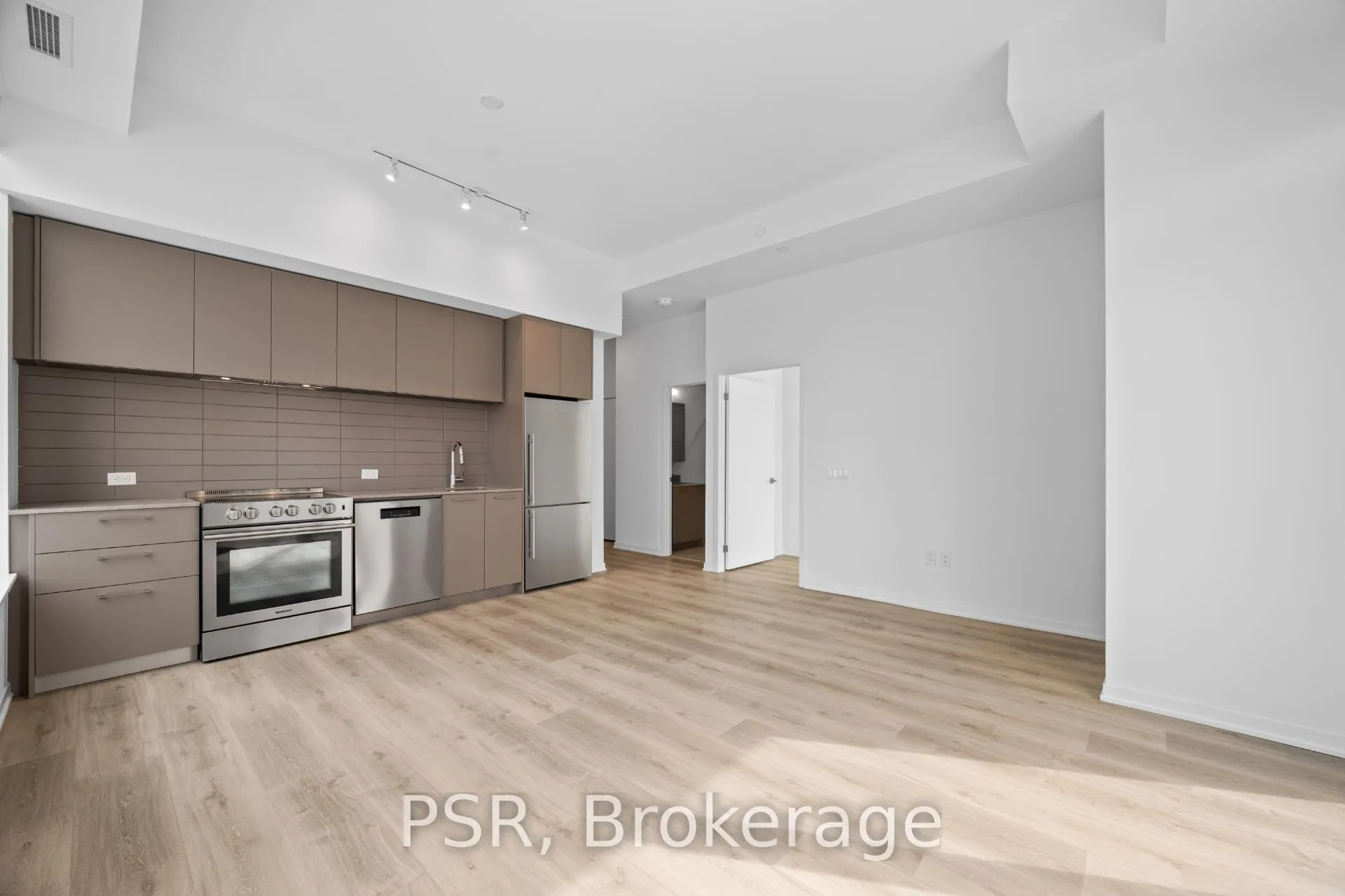 Photo 4 of Unit 1909, 101 Roehampton Avenue, Toronto, Mount Pleasant West — HOMEH
