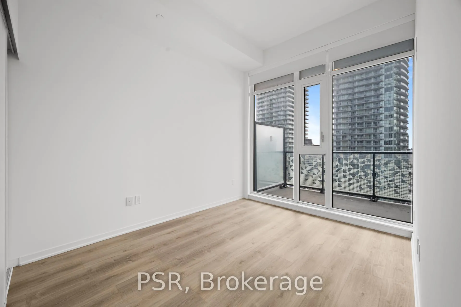 Photo 6 of Unit 1909, 101 Roehampton Avenue, Toronto, Mount Pleasant West — HOMEH