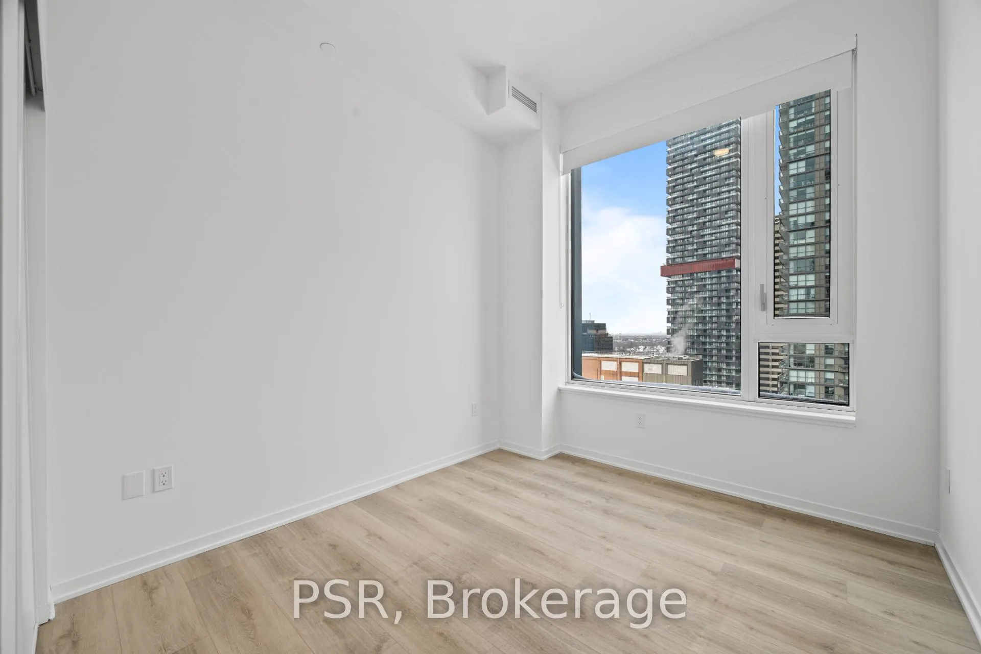 Photo 9 of Unit 1909, 101 Roehampton Avenue, Toronto, Mount Pleasant West — HOMEH