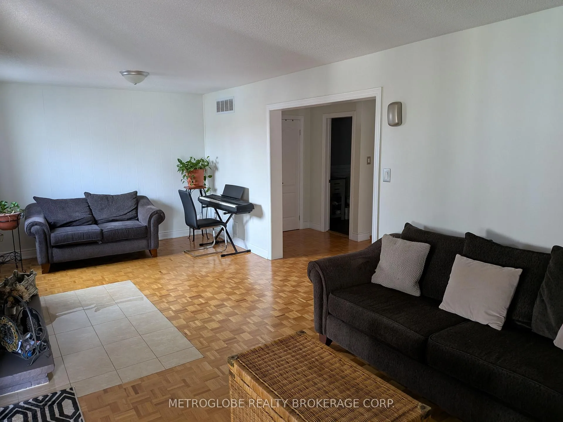 Photo 4 of 174 Andrew Park, Vaughan, West Woodbridge — HOMEH