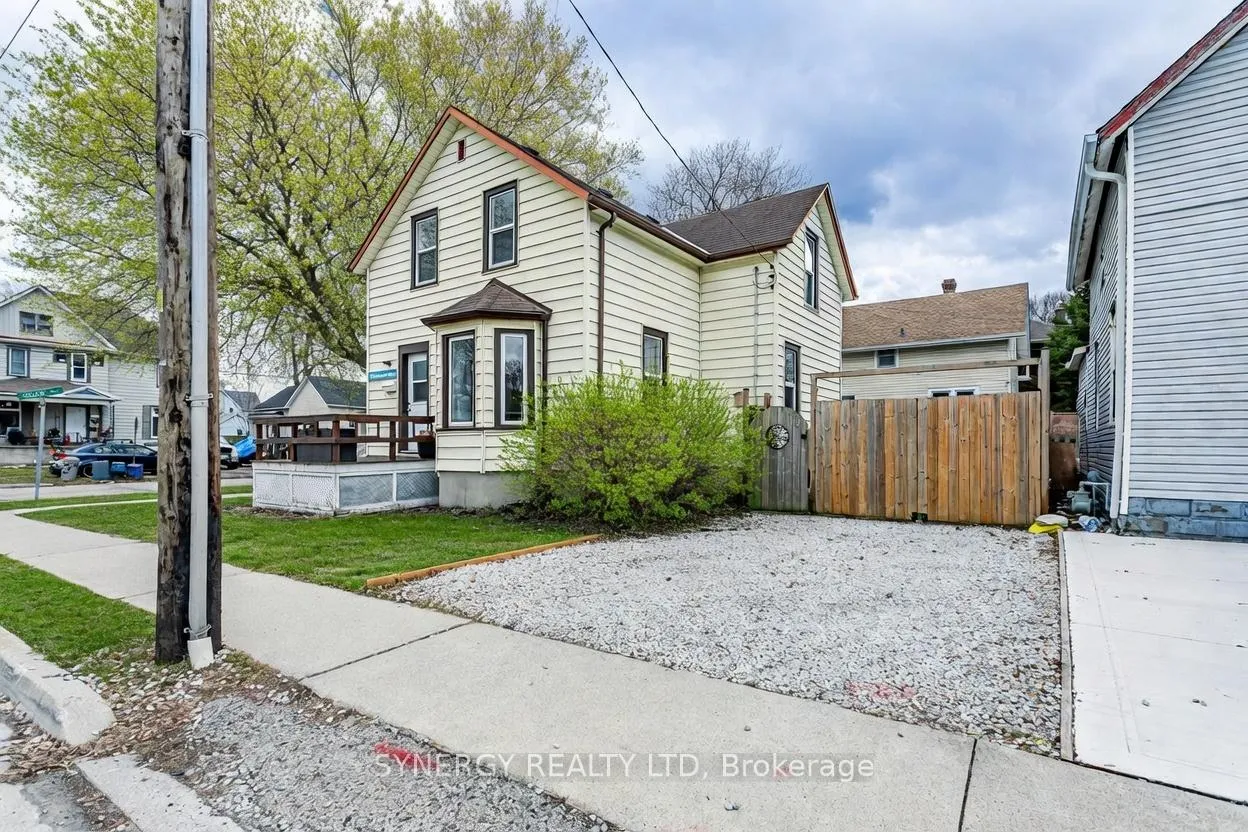 Photo 3 of 275 Cromwell Street, Sarnia — HOMEH