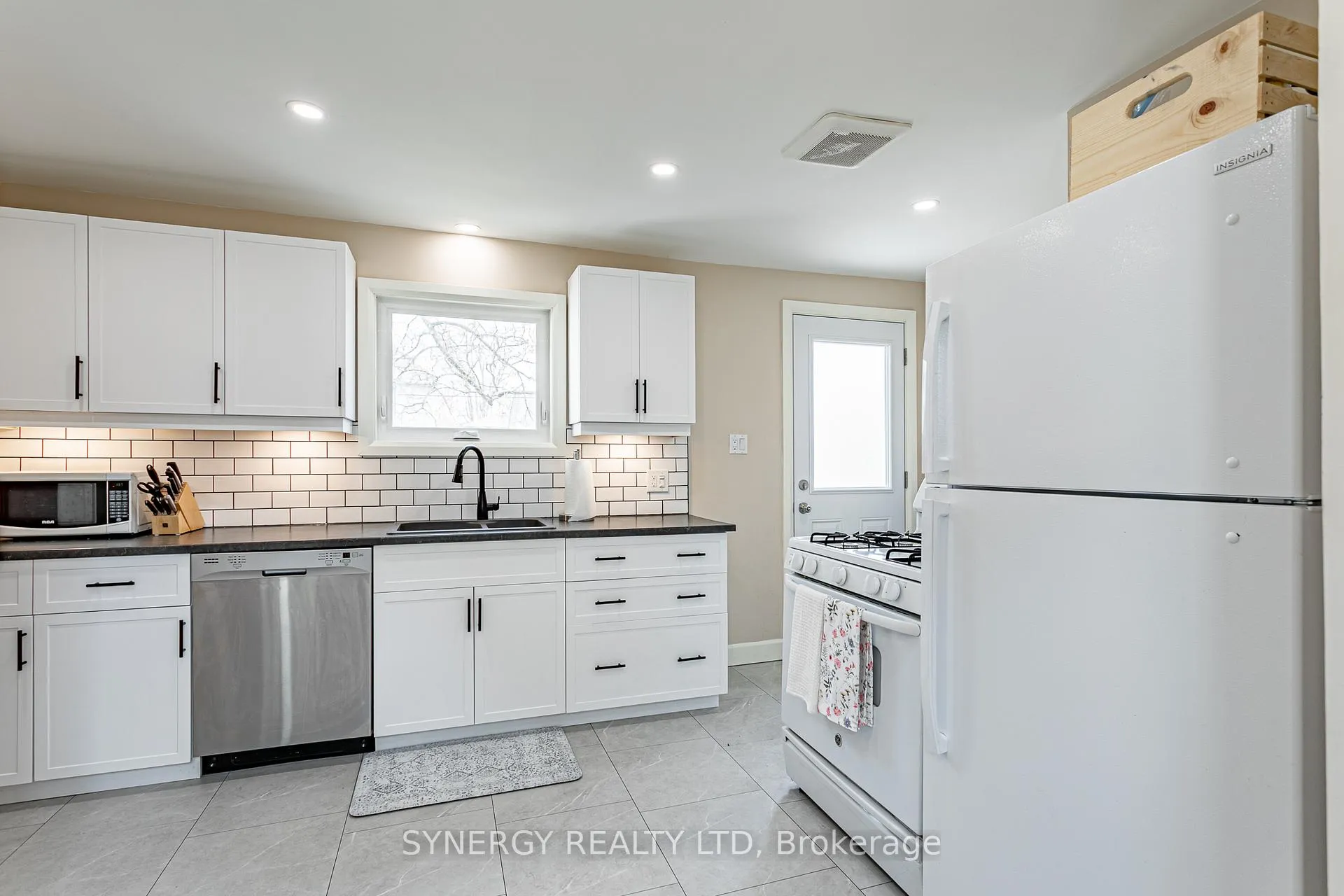 Photo 12 of 275 Cromwell Street, Sarnia — HOMEH