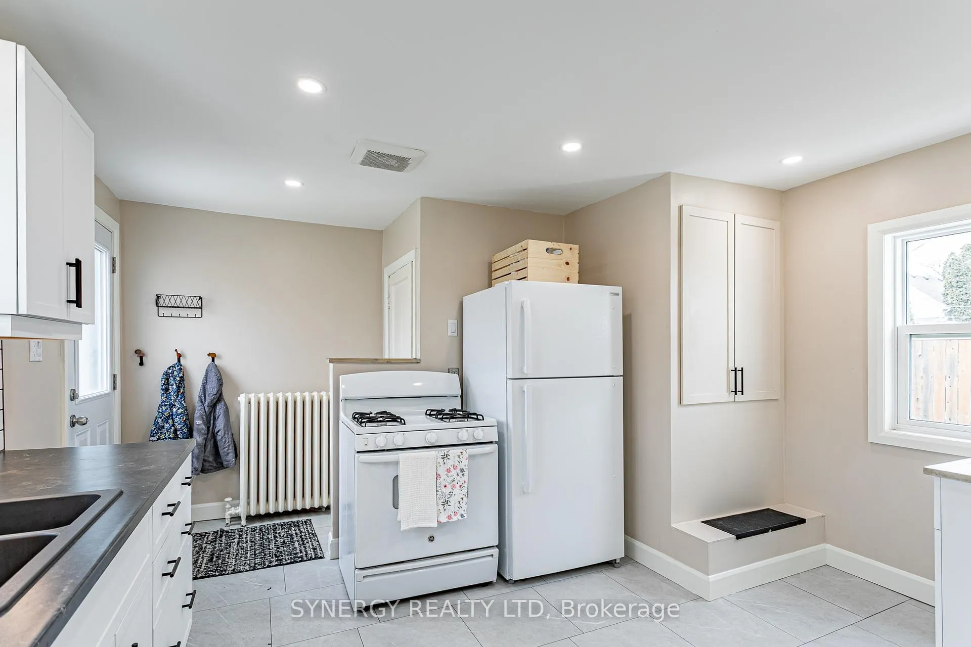 Photo 13 of 275 Cromwell Street, Sarnia — HOMEH