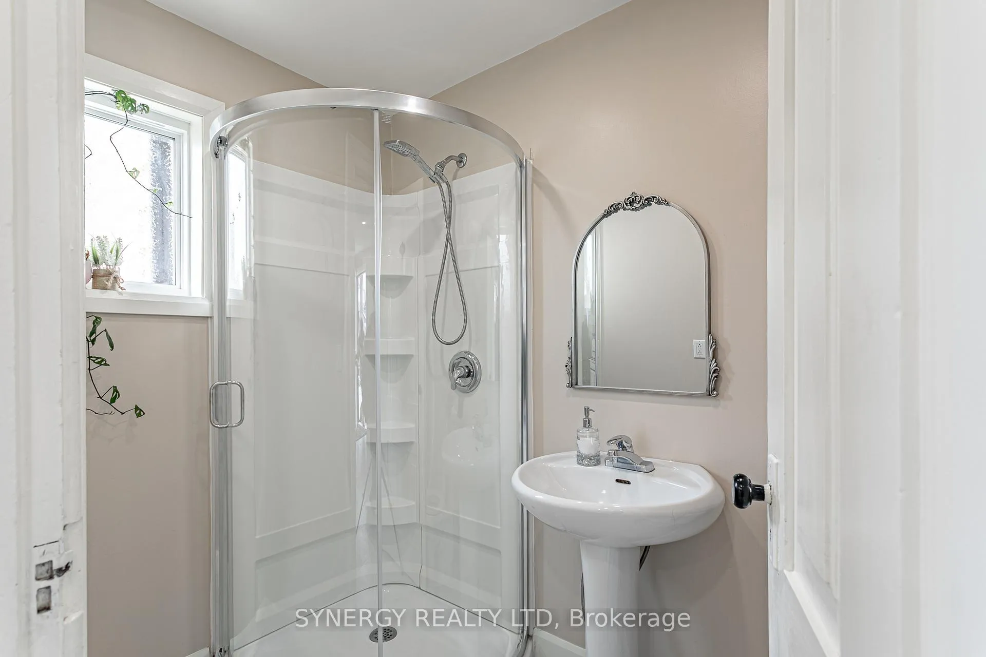 Photo 14 of 275 Cromwell Street, Sarnia — HOMEH