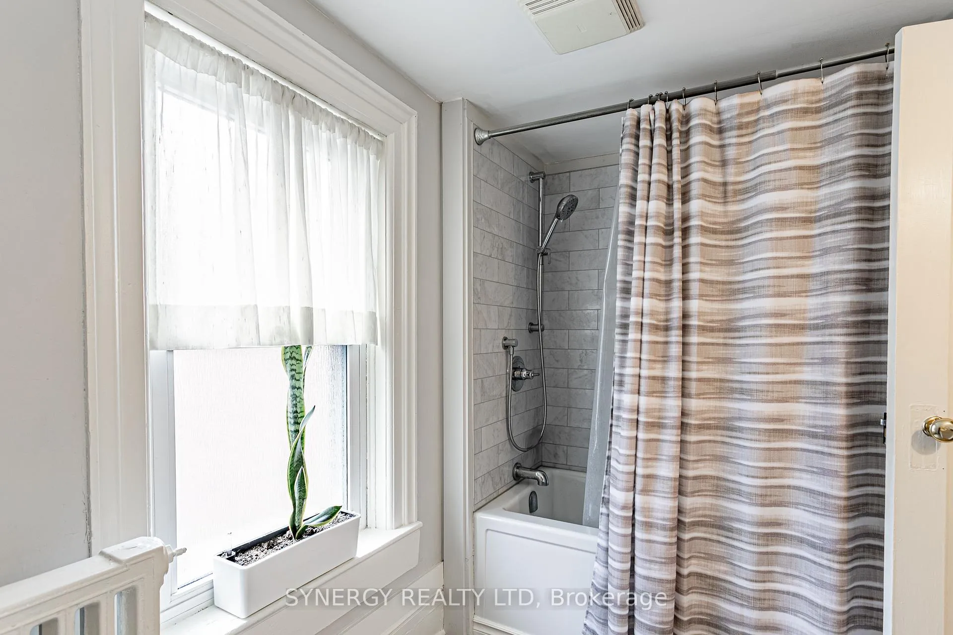 Photo 22 of 275 Cromwell Street, Sarnia — HOMEH