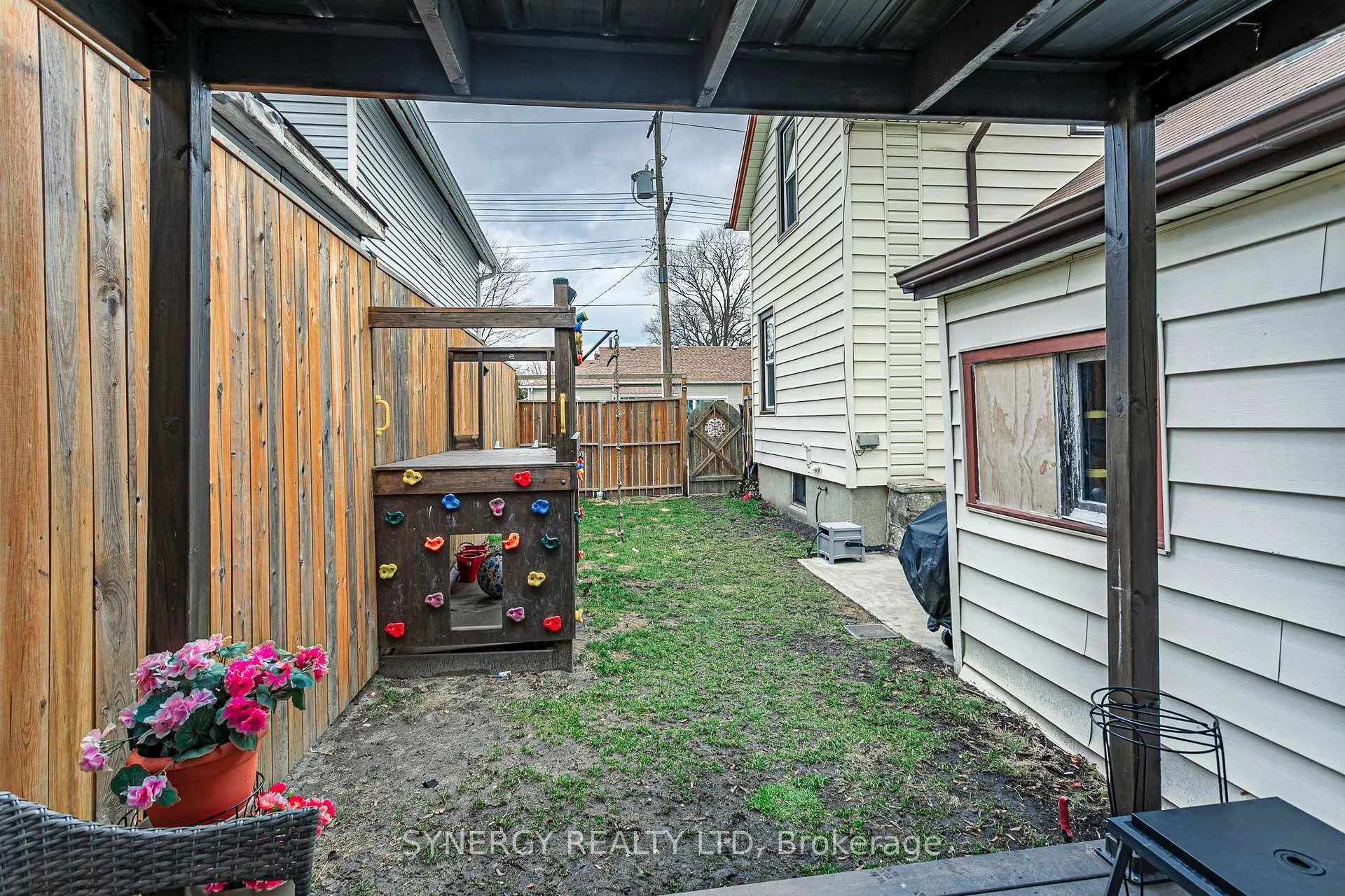 Photo 33 of 275 Cromwell Street, Sarnia — HOMEH