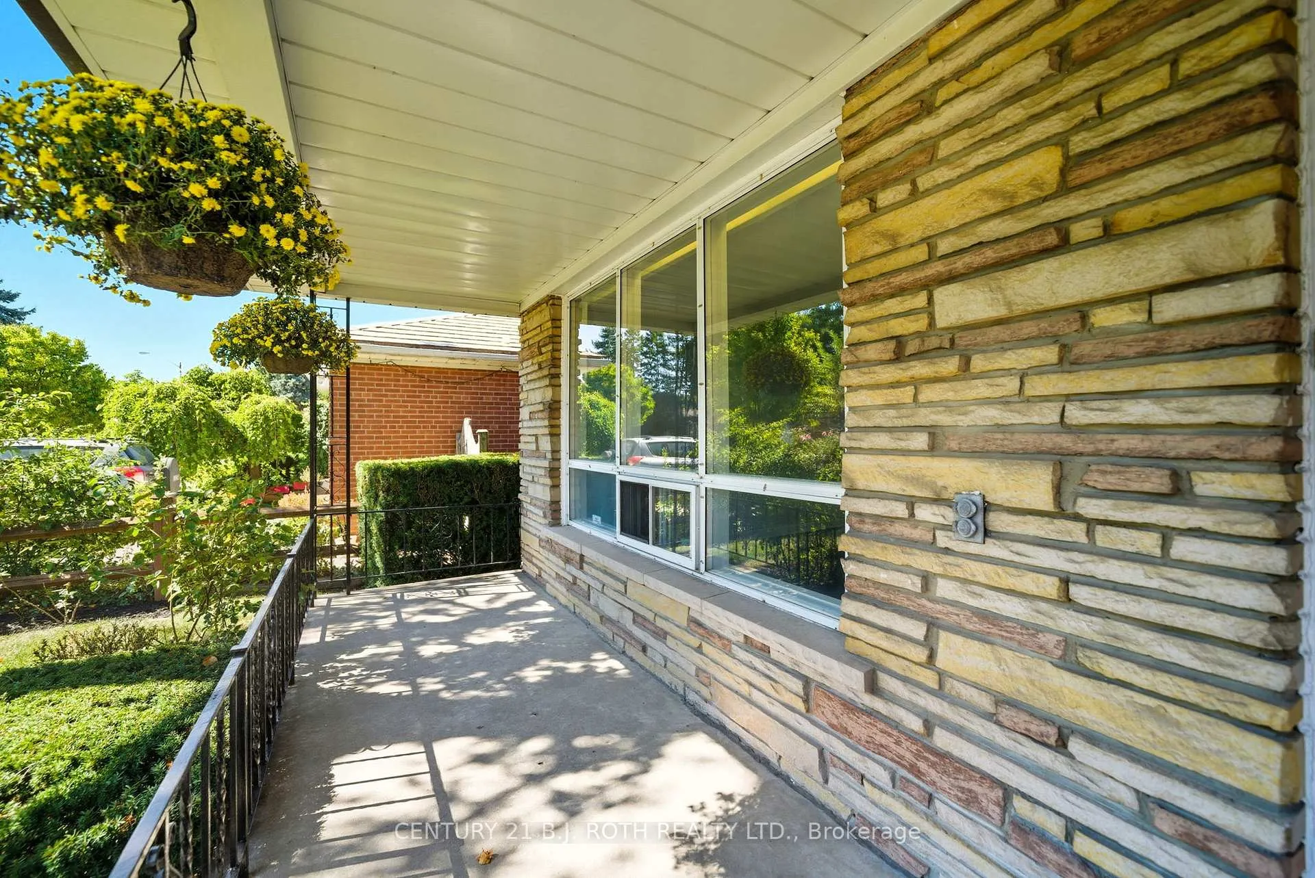Photo 5 of 56 Weatherstone Crescent, North York, Bayview Woods-Steeles — HOMEH