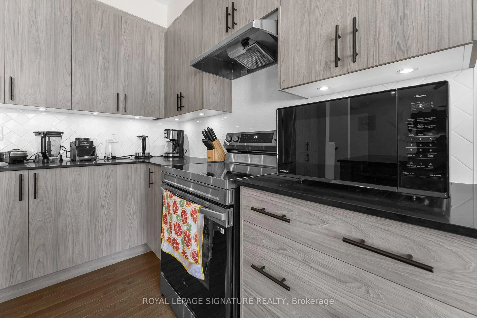 Photo 10 of 280 Sapling Grove S, Ottawa, Barrhaven - Heritage Park — HOMEH