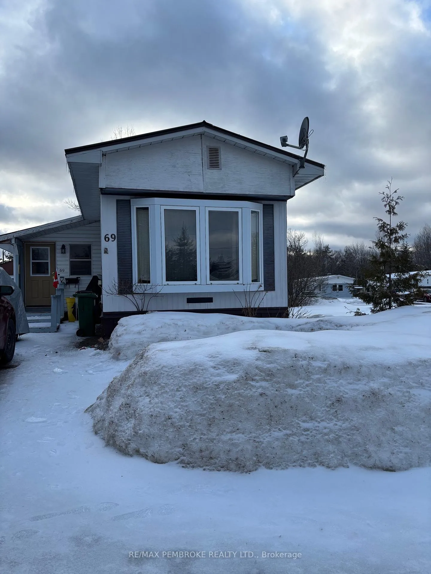 Photo 1 of 69 Pinehurst Estates, Petawawa — HOMEH