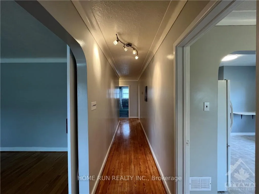Photo 3 of 98 Donald Street, Ottawa, Overbrook — HOMEH