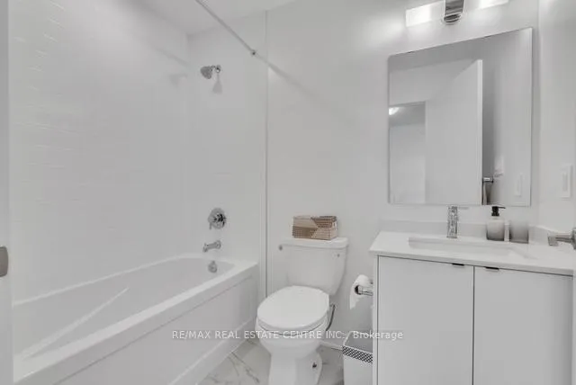 Photo 6 of Unit 207, 1440 Clarriage Court, Milton, Ford — HOMEH