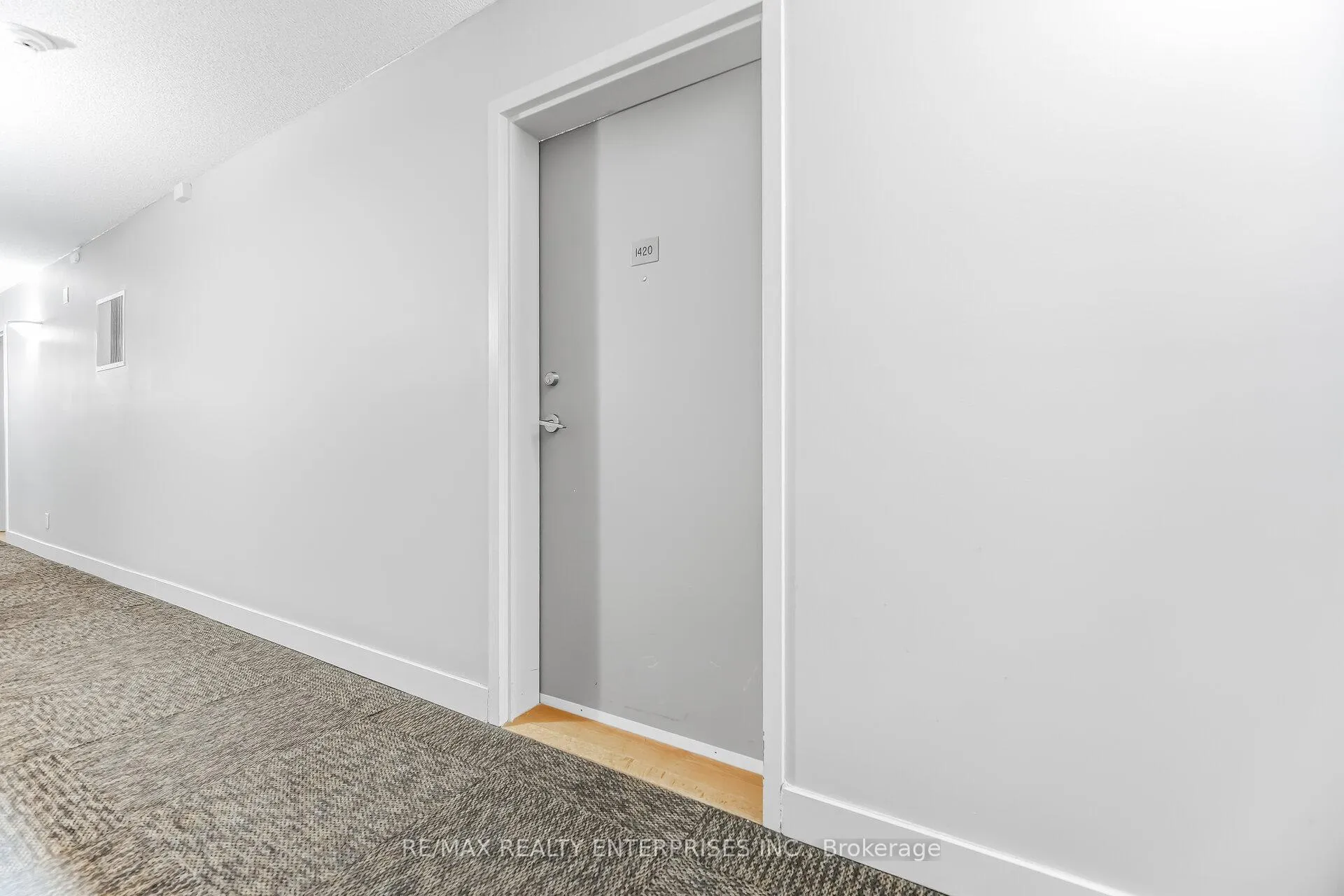 Photo 4 of Unit 1420, 8 Dayspring Circle, Brampton, Goreway Drive Corridor — HOMEH