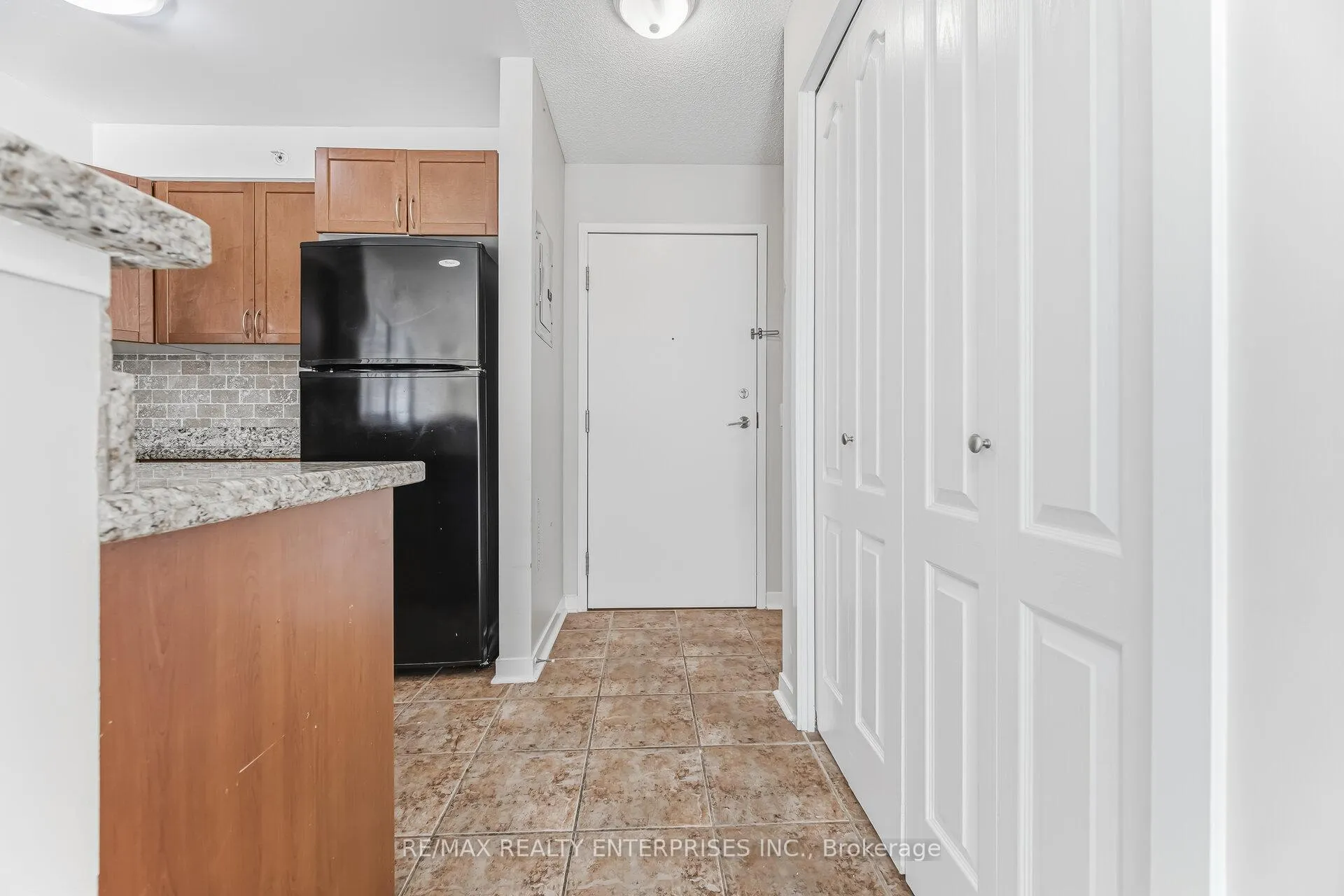 Photo 6 of Unit 1420, 8 Dayspring Circle, Brampton, Goreway Drive Corridor — HOMEH