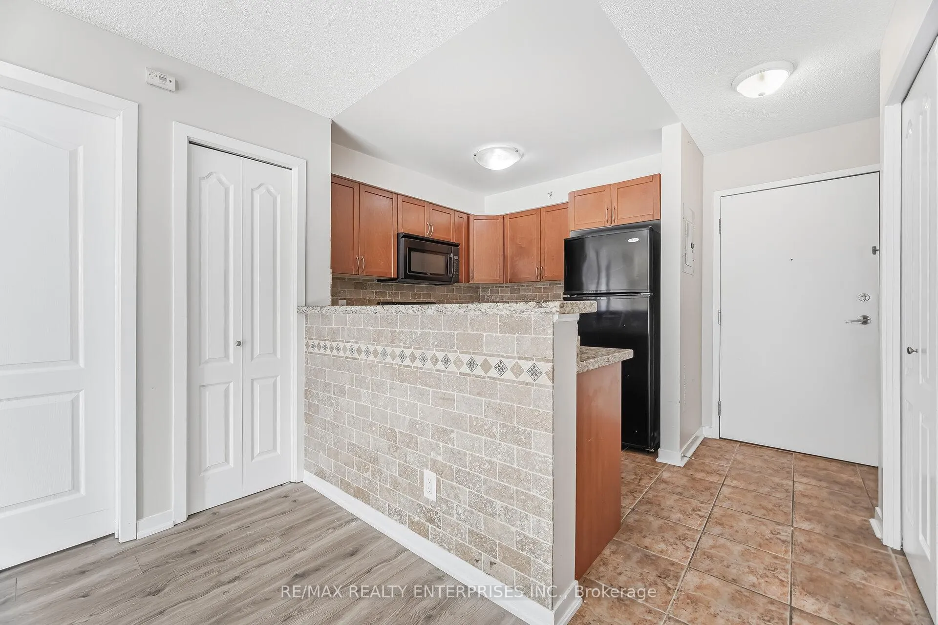 Photo 7 of Unit 1420, 8 Dayspring Circle, Brampton, Goreway Drive Corridor — HOMEH