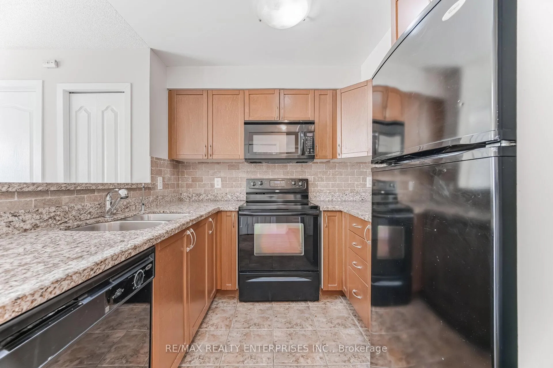 Photo 8 of Unit 1420, 8 Dayspring Circle, Brampton, Goreway Drive Corridor — HOMEH