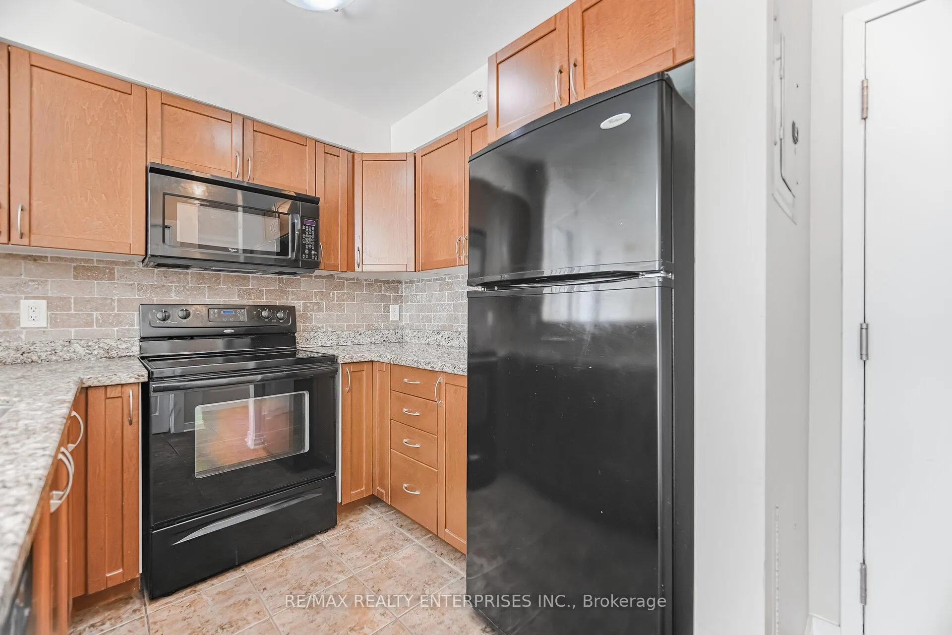 Photo 9 of Unit 1420, 8 Dayspring Circle, Brampton, Goreway Drive Corridor — HOMEH