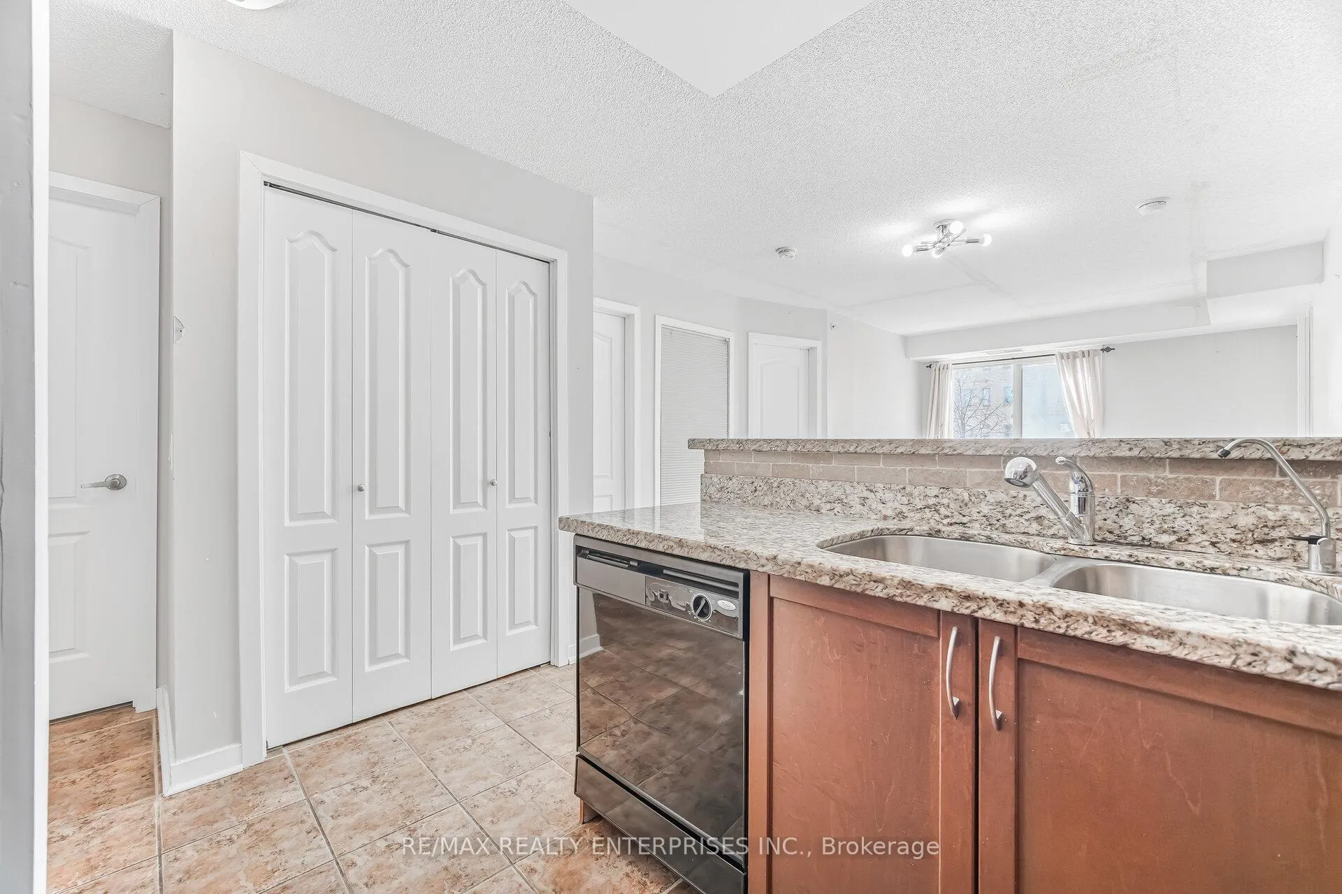 Photo 10 of Unit 1420, 8 Dayspring Circle, Brampton, Goreway Drive Corridor — HOMEH