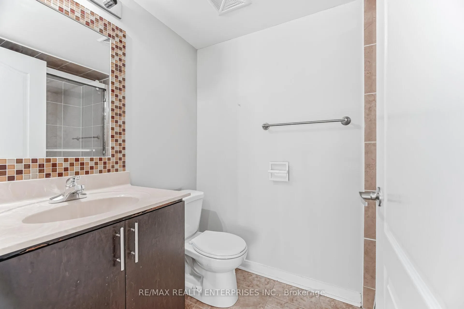 Photo 18 of Unit 1420, 8 Dayspring Circle, Brampton, Goreway Drive Corridor — HOMEH