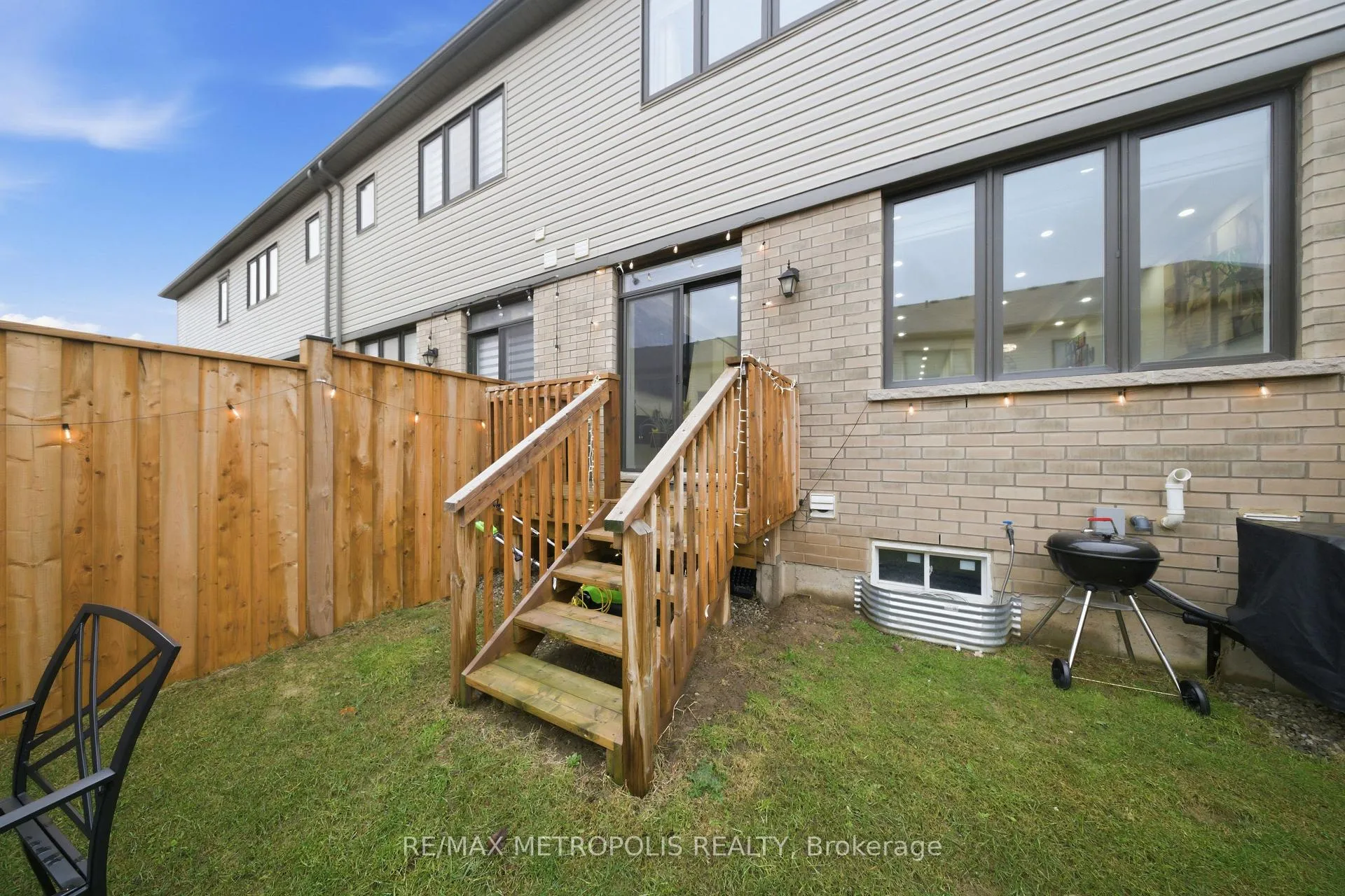 Photo 20 of 408 Blackburn Drive, Brantford, Shellard Lane — HOMEH
