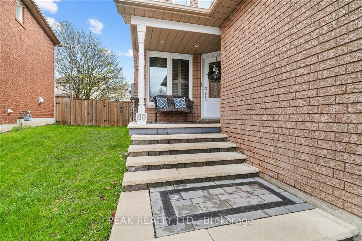 Photo 3 of 80 Fry Crescent, Clarington, Bowmanville — HOMEH