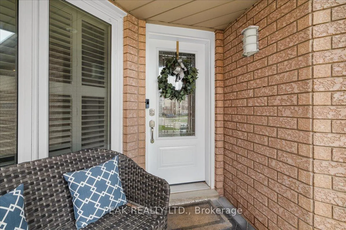Photo 4 of 80 Fry Crescent, Clarington, Bowmanville — HOMEH