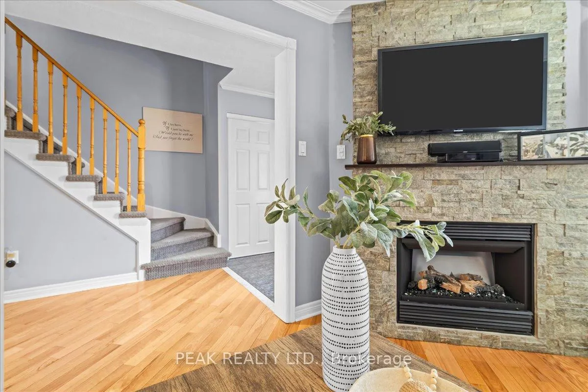 Photo 6 of 80 Fry Crescent, Clarington, Bowmanville — HOMEH