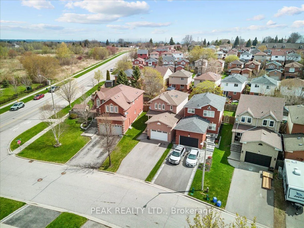 Photo 40 of 80 Fry Crescent, Clarington, Bowmanville — HOMEH