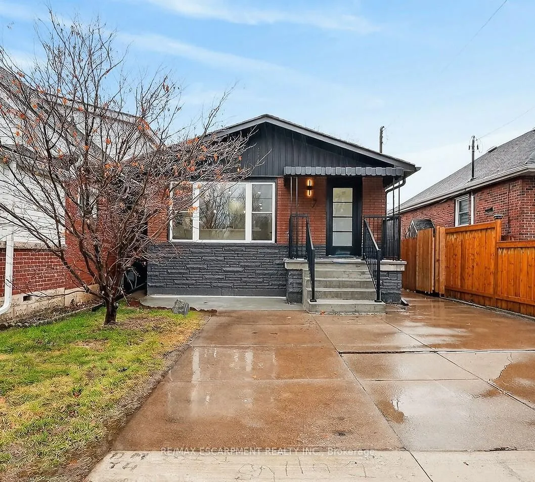 Photo 1 of 7 Crosthwaite Avenue S, Hamilton, Bartonville — HOMEH