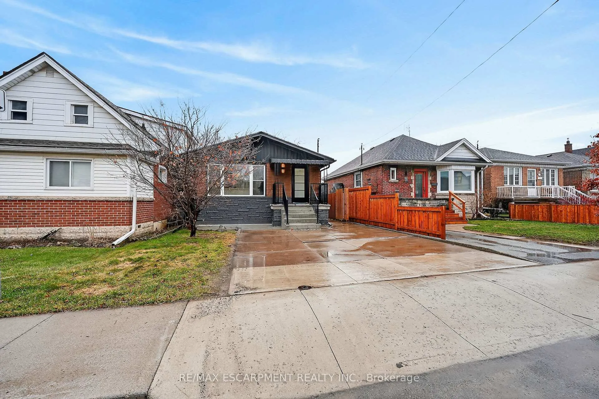 Photo 3 of 7 Crosthwaite Avenue S, Hamilton, Bartonville — HOMEH