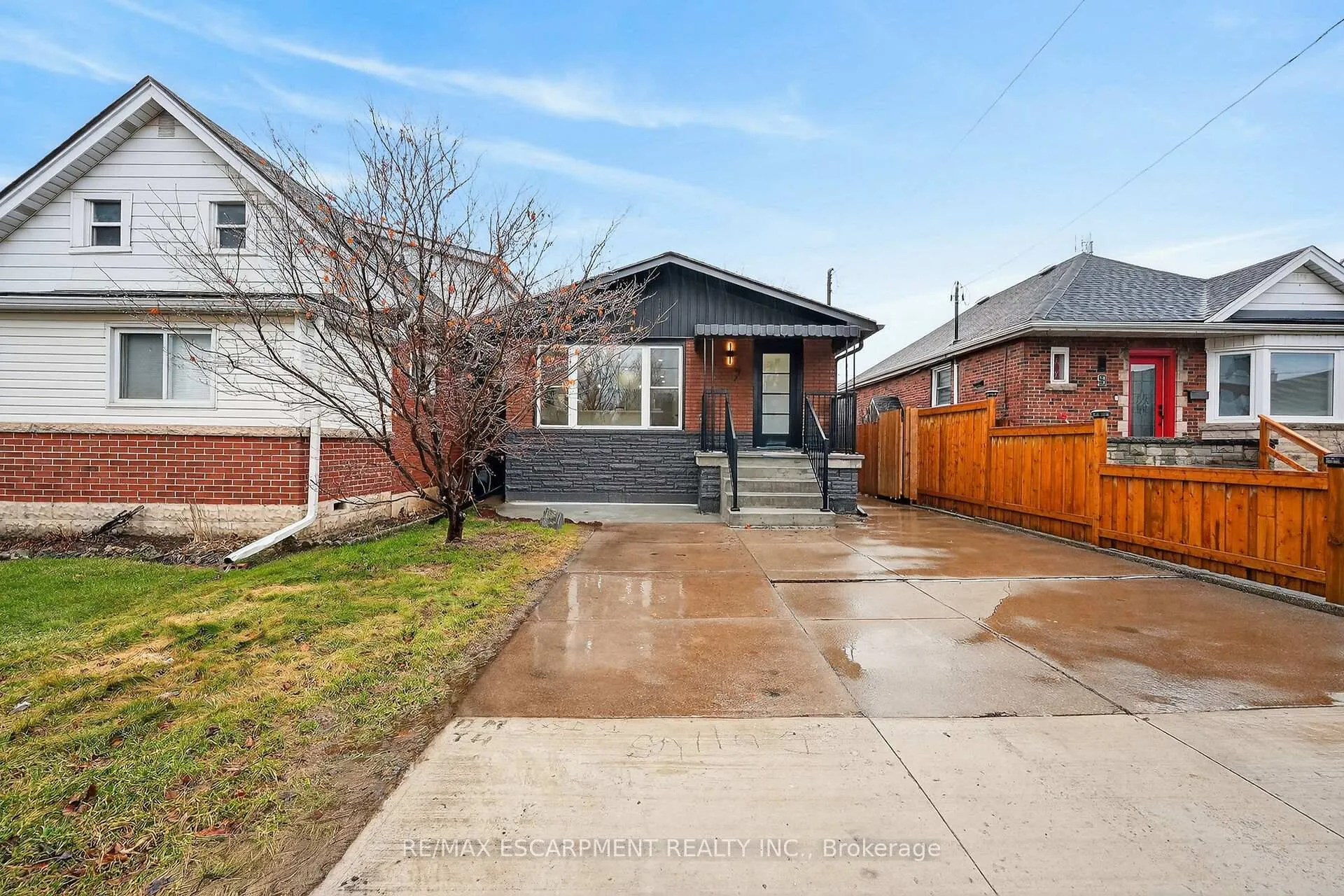 Photo 4 of 7 Crosthwaite Avenue S, Hamilton, Bartonville — HOMEH