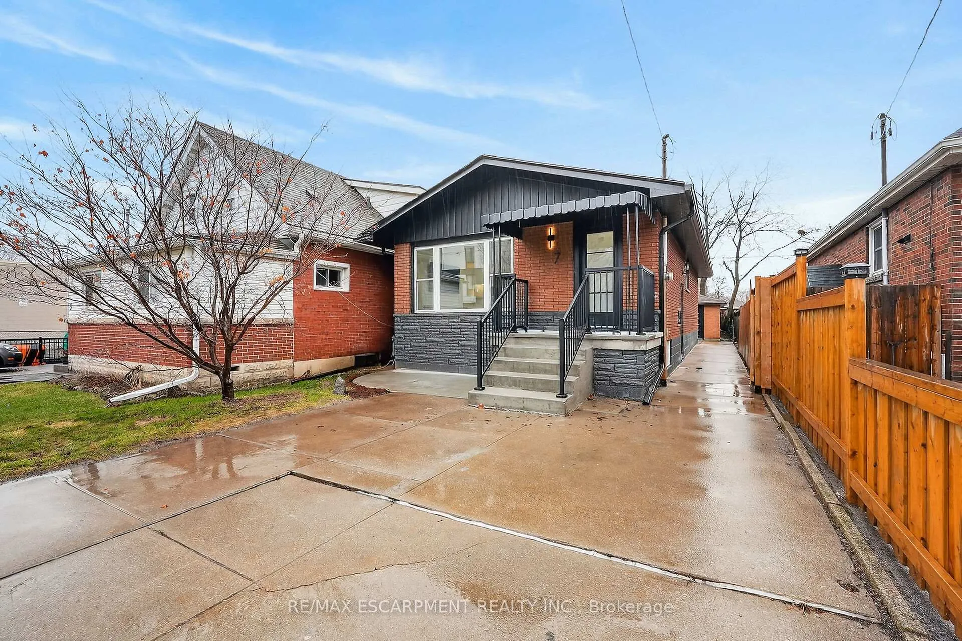 Photo 5 of 7 Crosthwaite Avenue S, Hamilton, Bartonville — HOMEH