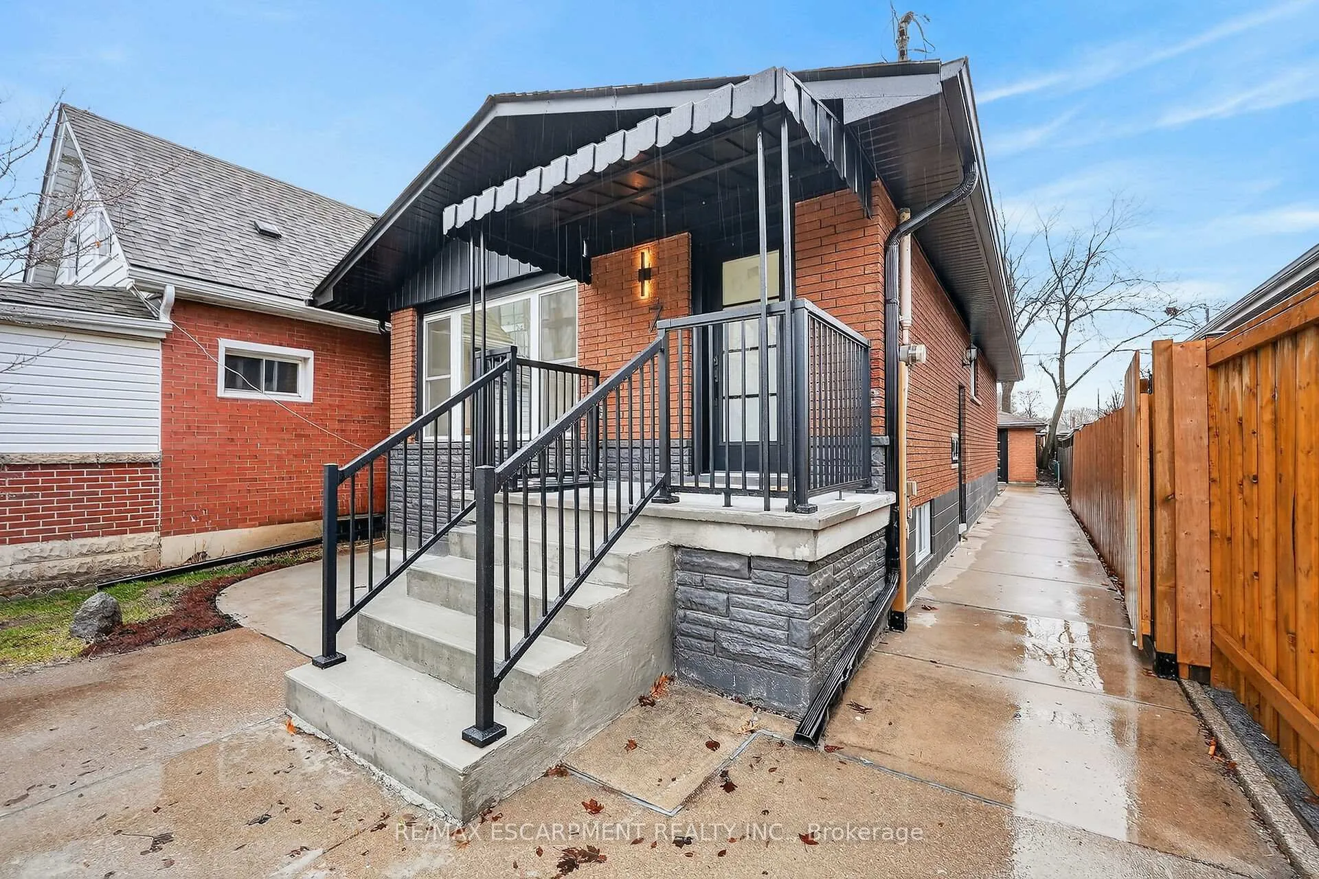 Photo 6 of 7 Crosthwaite Avenue S, Hamilton, Bartonville — HOMEH