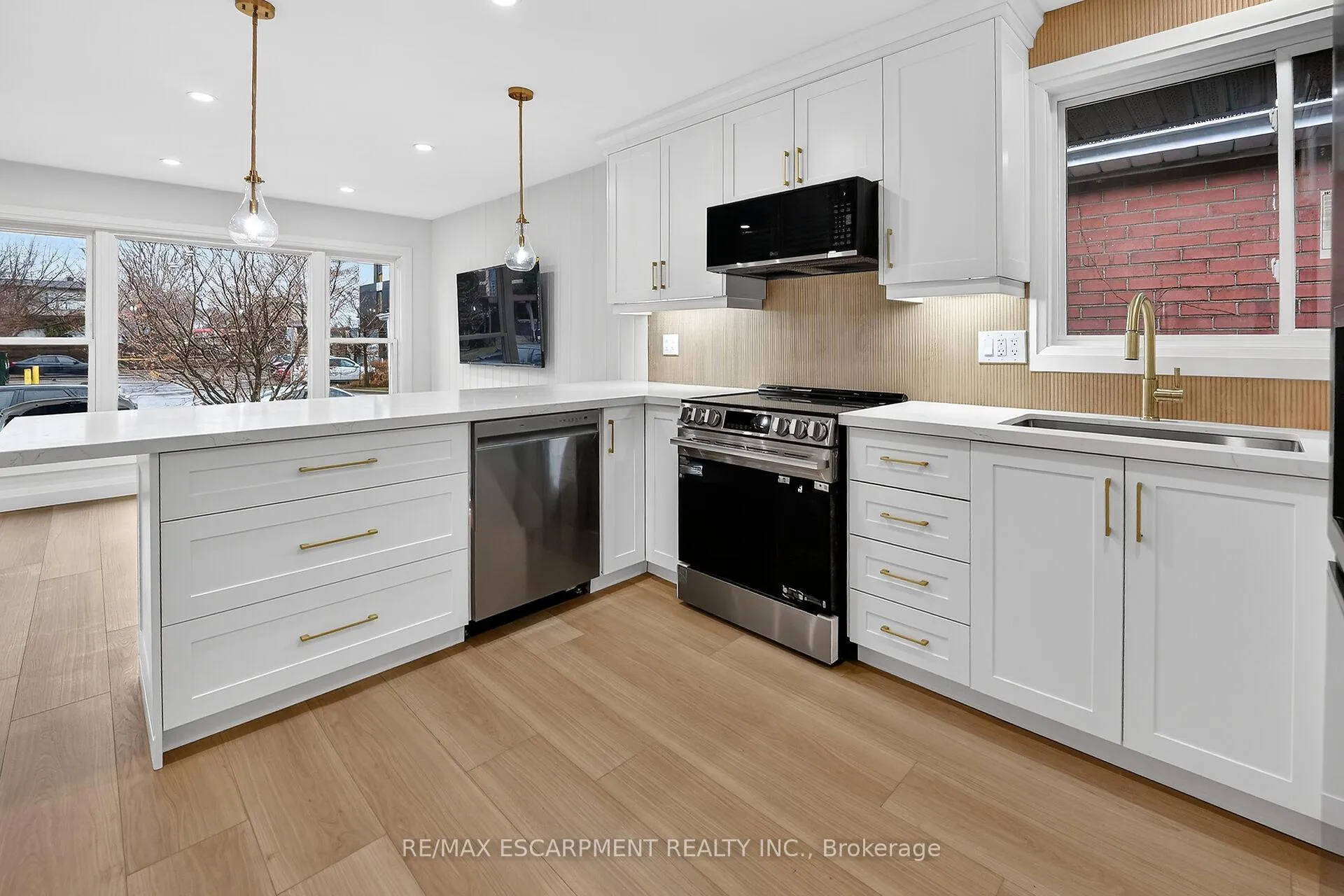 Photo 12 of 7 Crosthwaite Avenue S, Hamilton, Bartonville — HOMEH